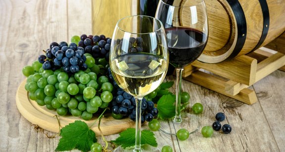 Zahlen_Fakten_Handel_wine-1761613_1920.jpg