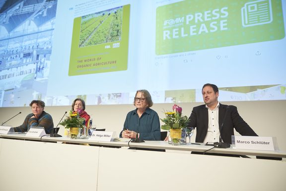 Branchenbilanzkonferenz_IFOAM_und_BOELW_Press_conference_IFOAM_and_BOELW__Urheber_Frank_Boxler.jpg  