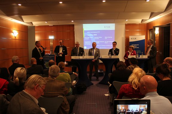 Podium Landbau 2030: Wie Pestizide reduziert werden können (v.l.n.r. Prof. Dr. Peter Feindt, Dr. Friedhelm v. Mering (BÖLW), Hermann Färber (CDU), Rainer Spiering (SPD), Harald Ebner (GRÜNE), Dr. Kirsten Tackmann (LINKE), Dr. Felix zu Löwenstein (BÖLW))