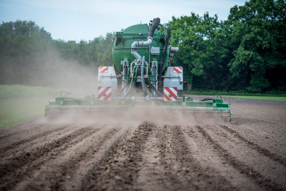 Pflanze_Duengung_tractor-3486285_1920.jpg  